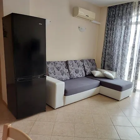 Royal Sun, 4 People, 600 M From The Sea アパート